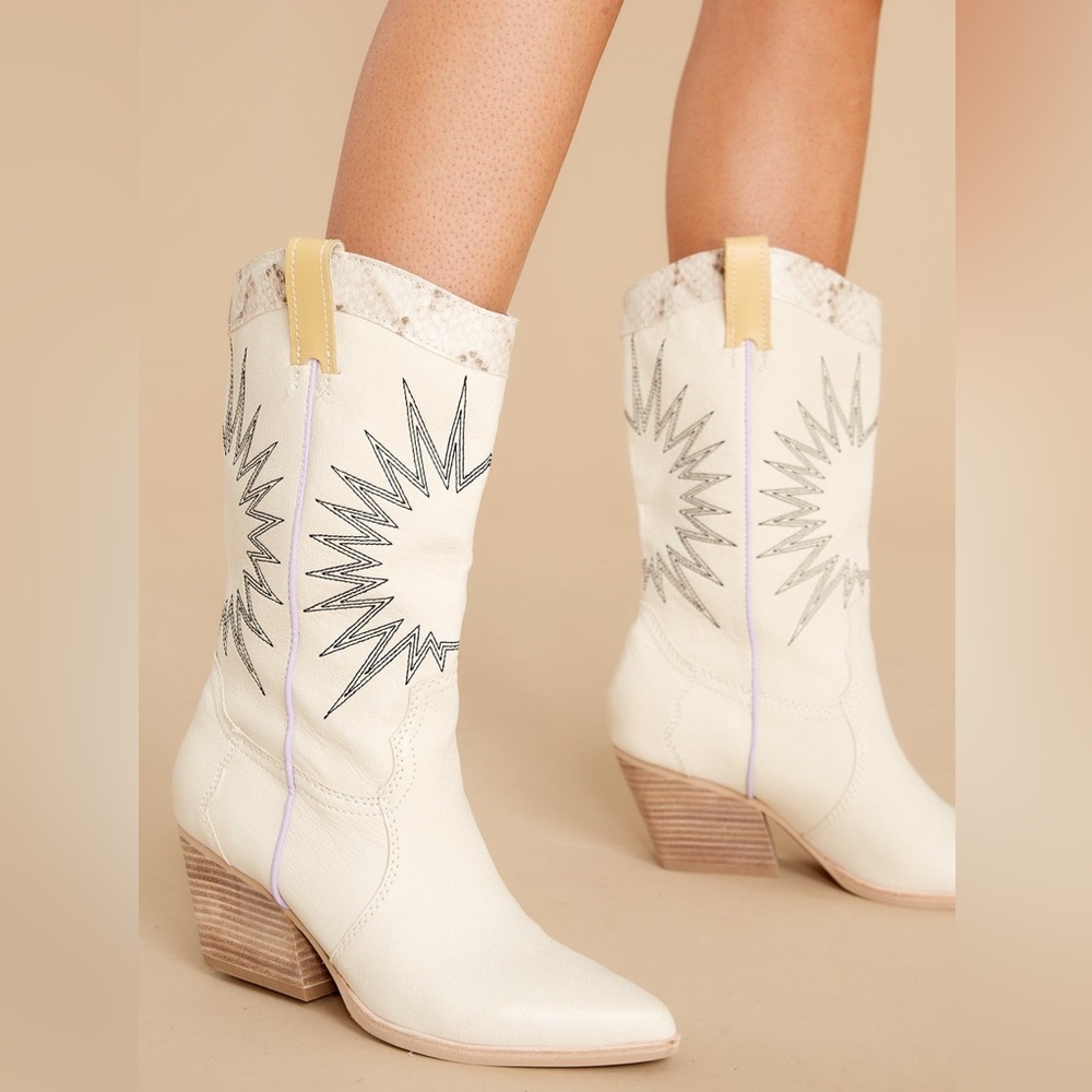NWOT Dolce Vita Lawson star power sand nubuck western boot size 9